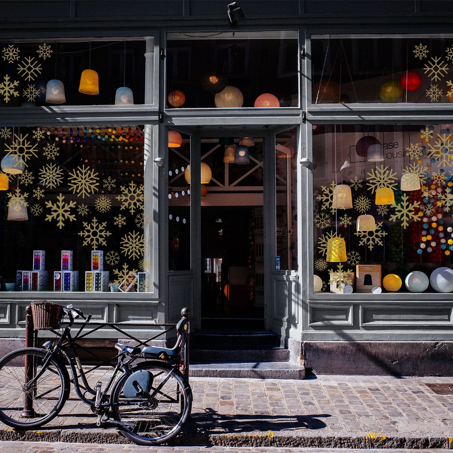 Snowflake Window Decals Decals Urbanwalls Medium Window Gold (Metallic)